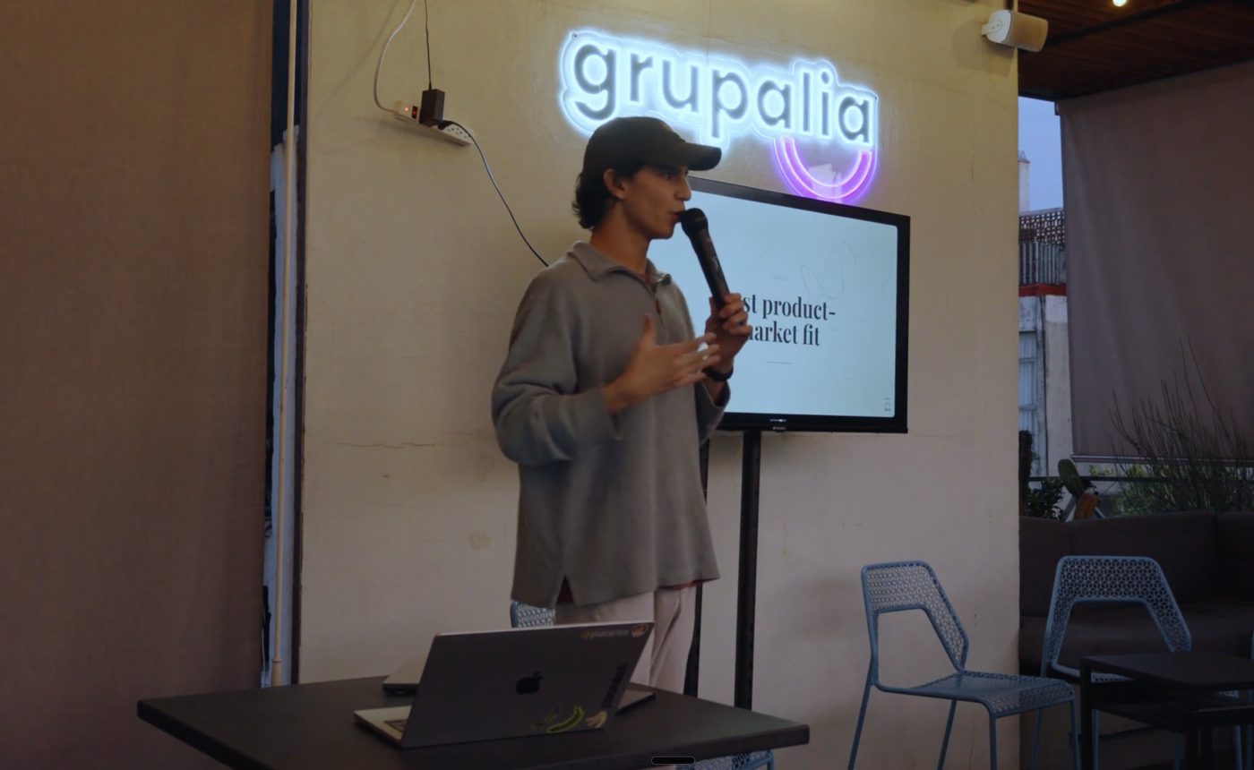 Vicente opening a Growth Conversations night at the Grupalia rooftop